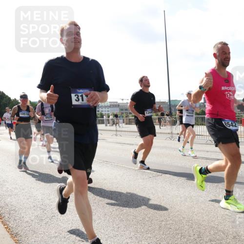 29.06.2025 - hella hamburg halbmarathon Lena Gebhardt http://msf.ph/oto/8299935 29.06.2025 09:59:30 Lombardsbrücke 10518, 8929, 31, 1244, 10020, 8542, 865, 1319, 1334, 1366, 1506, 1595, 1642, 1955, 1972, 2282, 2391, 2432, 2630, 2741, 2911, 3112, 3279, 3668, 3715, 4426, 4467, 4837, 4839, 5299, 5391, 5420, 5457, 5458, 5465, 5492, 5866, 6390, 6399, 6414, 6415, 6416, 7033, 7037, 7129, 7130, 7232, 7395, 7833, 7864, 8330, 8509, 8520, 8542, 8652, 8772, 8846, 8929, 9142, 9488, 9884, 9903, 9907, 9922, 9984, 10020, 10031, 10266, 11039, 11568, 11844 meine-sportfotos.de