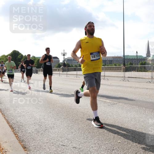 29.06.2025 - hella hamburg halbmarathon Lena Gebhardt http://msf.ph/oto/8299953 29.06.2025 09:47:00 Lombardsbrücke 13771, 16425, 14385, 18731, 30, 1053, 1396, 1407, 1411, 1577, 1889, 1959, 2243, 2563, 2836, 3005, 3790, 3935, 4477, 4740, 4944, 5048, 5152, 5193, 5660, 6032, 6305, 6683, 7080, 7466, 7622, 7628, 7831, 7867, 8312, 8323, 9376, 9508, 9519, 10477, 10771, 10927, 11055, 11304, 11370, 11661, 11898, 12204, 12447, 12899, 13148, 13199, 13493, 13494, 13729, 13771, 13961, 13972, 13991, 14069, 14310, 14385, 15902, 16811, 16957 meine-sportfotos.de