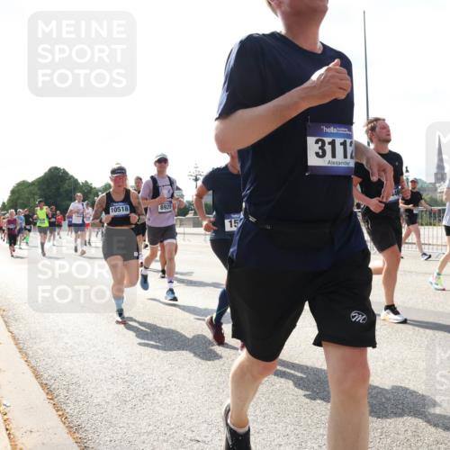 29.06.2025 - hella hamburg halbmarathon Lena Gebhardt http://msf.ph/oto/8299976 29.06.2025 09:59:30 Lombardsbrücke 10518, 8929, 15, 311, 10020, 1319, 1334, 1366, 1506, 1595, 1642, 1955, 1972, 2282, 2391, 2432, 2630, 2741, 2911, 3112, 3279, 3668, 3715, 4426, 4467, 4837, 4839, 5299, 5391, 5420, 5457, 5458, 5465, 5492, 5866, 6390, 6399, 6414, 6415, 6416, 7033, 7037, 7129, 7130, 7232, 7395, 7833, 7864, 8330, 8509, 8520, 8542, 8652, 8772, 8846, 8929, 9142, 9488, 9884, 9903, 9907, 9922, 9984, 10020, 10031, 10266, 11039, 11568, 11844 meine-sportfotos.de