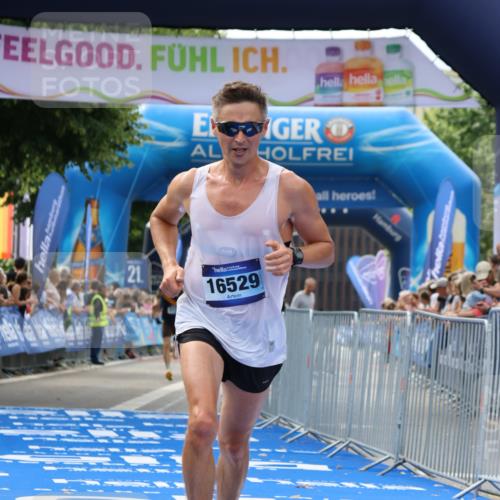 29.06.2025 - hella hamburg halbmarathon Strokosch-Dieckow http://msf.ph/oto/8299979 29.06.2025 10:16:59 Ziel 4116, 16529 meine-sportfotos.de