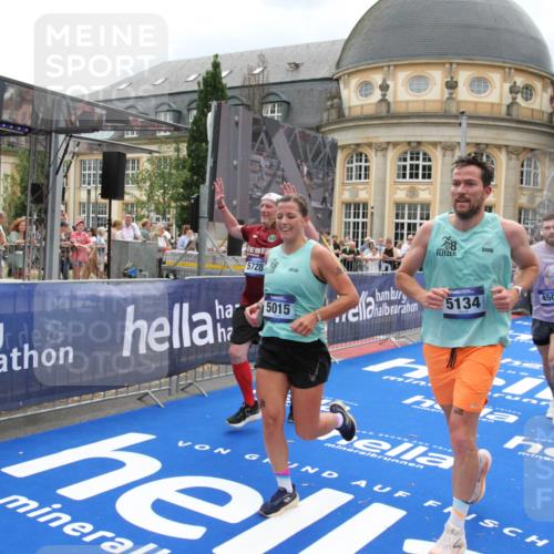 29.06.2025 - hella hamburg halbmarathon Michael Strokosch http://msf.ph/oto/8300032 29.06.2025 10:57:37 Ziel 1239, 2236, 2652, 4502, 5015, 5134, 5457, 5458, 5728, 12144, 13245, 14571, 14951, 15220, 17769, 17814 meine-sportfotos.de