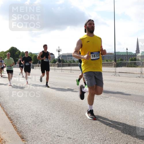 29.06.2025 - hella hamburg halbmarathon Lena Gebhardt http://msf.ph/oto/8300056 29.06.2025 09:47:00 Lombardsbrücke 13771, 16425, 14385, 18731, 1053, 1396, 1407, 1411, 1577, 1889, 1959, 2243, 2563, 2836, 3005, 3790, 3935, 4477, 4740, 4944, 5048, 5152, 5193, 5660, 6032, 6305, 6683, 7080, 7466, 7622, 7628, 7831, 7867, 8312, 8323, 9376, 9508, 9519, 10477, 10771, 10927, 11055, 11304, 11370, 11661, 11898, 12204, 12447, 12899, 13148, 13199, 13493, 13494, 13729, 13771, 13961, 13972, 13991, 14069, 14310, 14385, 15902, 16811, 16957 meine-sportfotos.de