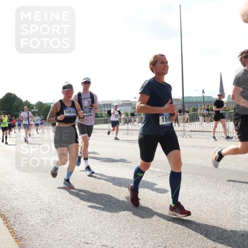 29.06.2025 - hella hamburg halbmarathon Lena Gebhardt http://msf.ph/oto/8300058 29.06.2025 09:59:30 Lombardsbrücke 10518, 8929, 159, 1244, 10020, 1319, 1334, 1366, 1506, 1595, 1642, 1955, 1972, 2282, 2391, 2432, 2630, 2741, 2911, 3112, 3279, 3668, 3715, 4426, 4467, 4837, 4839, 5299, 5391, 5420, 5457, 5458, 5465, 5492, 5866, 6390, 6399, 6414, 6415, 6416, 7033, 7037, 7129, 7130, 7232, 7395, 7833, 7864, 8330, 8509, 8520, 8542, 8652, 8772, 8846, 8929, 9142, 9488, 9884, 9903, 9907, 9922, 9984, 10020, 10031, 10266, 11039, 11568, 11844 meine-sportfotos.de