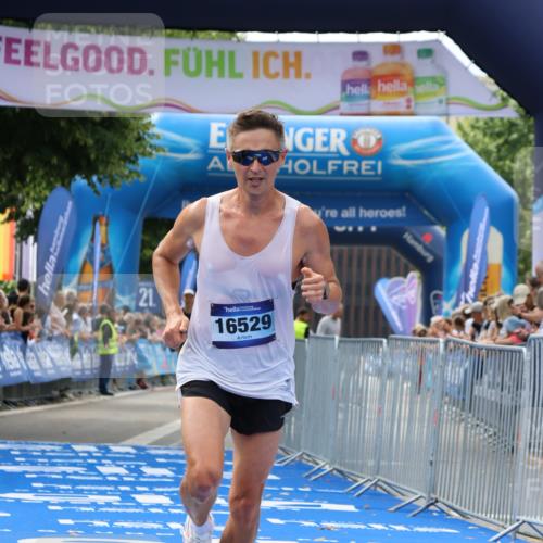 29.06.2025 - hella hamburg halbmarathon Strokosch-Dieckow http://msf.ph/oto/8300070 29.06.2025 10:16:59 Ziel 4116, 16529 meine-sportfotos.de