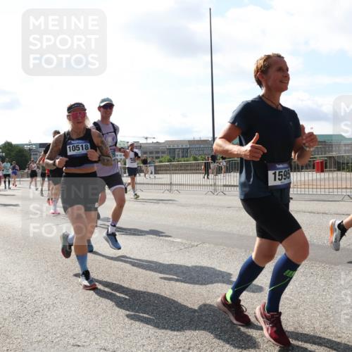 29.06.2025 - hella hamburg halbmarathon Lena Gebhardt http://msf.ph/oto/8300085 29.06.2025 09:59:31 Lombardsbrücke 10518, 1595, 1244, 1319, 1334, 1366, 1506, 1595, 1642, 1955, 1972, 2282, 2391, 2432, 2630, 2741, 2911, 3112, 3279, 3668, 3715, 4426, 4467, 4837, 4839, 5277, 5299, 5391, 5420, 5457, 5458, 5465, 5492, 5866, 6390, 6399, 6414, 6415, 6416, 7033, 7037, 7129, 7130, 7395, 7833, 7864, 8330, 8509, 8520, 8542, 8652, 8772, 8846, 8929, 9142, 9488, 9884, 9903, 9907, 9922, 9984, 10020, 10031, 10266, 11039, 11568, 11844 meine-sportfotos.de