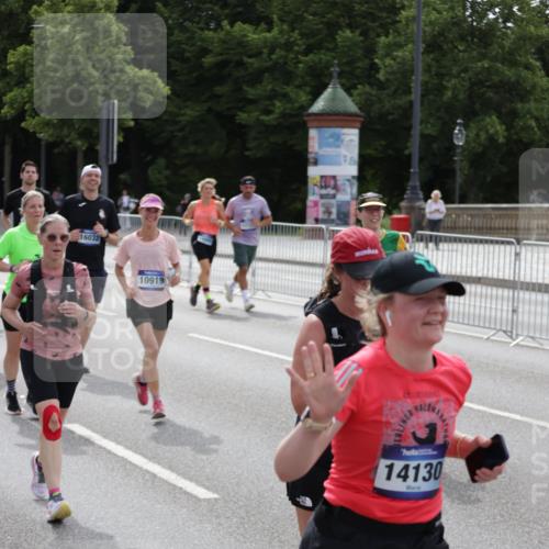 29.06.2025 - hella hamburg halbmarathon Jannik Wohlers http://msf.ph/oto/8300091 29.06.2025 10:37:07 Lombardsbrücke 1276, 1337, 1819, 2016, 2199, 2486, 2640, 3633, 5146, 5171, 5186, 5790, 5875, 6821, 6955, 7085, 7124, 7235, 7544, 7777, 7823, 8843, 9524, 10476, 10506, 10798, 10919, 11183, 11801, 11888, 12123, 12472, 12762, 12824, 12935, 13077, 14130, 14282, 14657, 15084, 16032, 16303, 16582, 16680, 16706, 16831, 16837, 17305, 17307, 17355, 17798, 17965, 18903 meine-sportfotos.de
