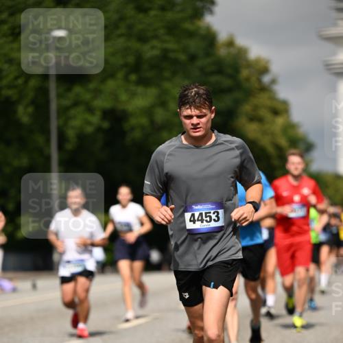 29.06.2025 - hella hamburg halbmarathon Dr. Thomas Lammeyer http://msf.ph/oto/8300101 29.06.2025 10:16:20 Kennedybrücke 1249, 1610, 1785, 1850, 1851, 2963, 2964, 3182, 3248, 3262, 3363, 4453, 4499, 5150, 5166, 5176, 6822, 6871, 7014, 7907, 8206, 8207, 8917, 8971, 9253, 9428, 10067, 10402, 10685, 11025 meine-sportfotos.de