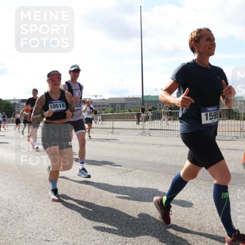29.06.2025 - hella hamburg halbmarathon Lena Gebhardt http://msf.ph/oto/8300113 29.06.2025 09:59:31 Lombardsbrücke 10518, 3929, 15957, 1244, 1319, 1334, 1366, 1506, 1595, 1642, 1955, 1972, 2282, 2391, 2432, 2630, 2741, 2911, 3112, 3279, 3668, 3715, 4426, 4467, 4837, 4839, 5277, 5299, 5391, 5420, 5457, 5458, 5465, 5492, 5866, 6390, 6399, 6414, 6415, 6416, 7033, 7037, 7129, 7130, 7395, 7833, 7864, 8330, 8509, 8520, 8542, 8652, 8772, 8846, 8929, 9142, 9488, 9884, 9903, 9907, 9922, 9984, 10020, 10031, 10266, 11039, 11568, 11844 meine-sportfotos.de