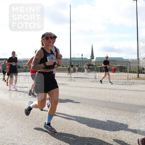 29.06.2025 - hella hamburg halbmarathon Lena Gebhardt http://msf.ph/oto/8300155 29.06.2025 09:59:31 Lombardsbrücke 1051, 1319, 1334, 1366, 1506, 1595, 1642, 1955, 1972, 2282, 2391, 2432, 2630, 2741, 2911, 3112, 3279, 3668, 3715, 4426, 4467, 4837, 4839, 5277, 5299, 5391, 5420, 5457, 5458, 5465, 5492, 5866, 6390, 6399, 6414, 6415, 6416, 7033, 7037, 7129, 7130, 7395, 7833, 7864, 8330, 8509, 8520, 8542, 8652, 8772, 8846, 8929, 9142, 9488, 9884, 9903, 9907, 9922, 9984, 10020, 10031, 10266, 11039, 11568, 11844 meine-sportfotos.de