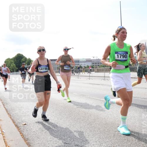 29.06.2025 - hella hamburg halbmarathon Lena Gebhardt http://msf.ph/oto/8300178 29.06.2025 10:12:09 Lombardsbrücke 1062, 1328, 1790, 1850, 1992, 2661, 3363, 3746, 4227, 4499, 5176, 5379, 5605, 6822, 6871, 6966, 7474, 7571, 9191, 9253, 9405, 9428, 9705, 10042, 10409, 10428, 10685, 11507, 11509, 11525, 11537, 11581, 11917, 12473, 13171, 13177, 13542, 13958, 14060, 14196, 14313, 14384, 14863, 14868, 15137, 15945, 16379, 16976, 17638, 17774, 18261, 18395, 18429, 18655 meine-sportfotos.de