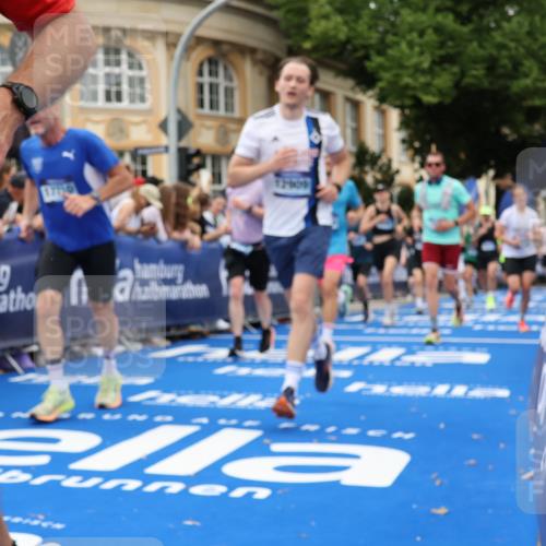 29.06.2025 - hella hamburg halbmarathon Strokosch-Dieckow http://msf.ph/oto/8300199 29.06.2025 10:53:31 Ziel 1030, 1061, 1098, 1499, 1502, 1783, 2070, 2630, 3399, 3819, 5866, 6198, 6628, 6629, 6762, 10549, 11068, 12632, 12909, 13865, 13912, 13997, 15061, 15113, 15497, 15856, 17710, 18450, 18612, 18666, 18715 meine-sportfotos.de