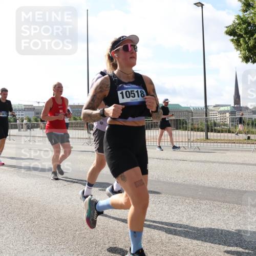 29.06.2025 - hella hamburg halbmarathon Lena Gebhardt http://msf.ph/oto/8300226 29.06.2025 09:59:31 Lombardsbrücke 16679, 10518, 1319, 1334, 1366, 1506, 1595, 1642, 1955, 1972, 2282, 2391, 2432, 2630, 2741, 2911, 3112, 3279, 3668, 3715, 4426, 4467, 4837, 4839, 5277, 5299, 5391, 5420, 5457, 5458, 5465, 5492, 5866, 6390, 6399, 6414, 6415, 6416, 7033, 7037, 7129, 7130, 7395, 7833, 7864, 8330, 8509, 8520, 8542, 8652, 8772, 8846, 8929, 9142, 9488, 9884, 9903, 9907, 9922, 9984, 10020, 10031, 10266, 11039, 11568, 11844 meine-sportfotos.de