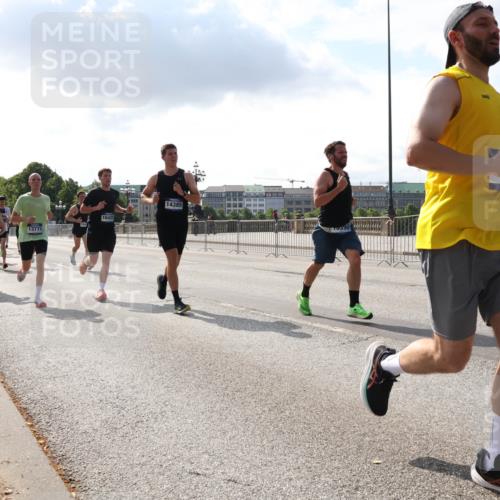 29.06.2025 - hella hamburg halbmarathon Lena Gebhardt http://msf.ph/oto/8300230 29.06.2025 09:47:00 Lombardsbrücke 13771, 16425, 14385, 1053, 1396, 1407, 1411, 1577, 1889, 1959, 2243, 2563, 2836, 3005, 3790, 3935, 4477, 4740, 4944, 5048, 5152, 5193, 5660, 6032, 6305, 6683, 7080, 7466, 7622, 7628, 7831, 7867, 8312, 8323, 9376, 9508, 9519, 10477, 10771, 10927, 11055, 11304, 11370, 11661, 11898, 12204, 12447, 12899, 13148, 13199, 13493, 13494, 13729, 13771, 13961, 13972, 13991, 14069, 14310, 14385, 15902, 16811, 16957 meine-sportfotos.de
