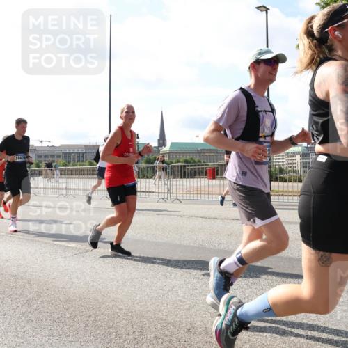29.06.2025 - hella hamburg halbmarathon Lena Gebhardt http://msf.ph/oto/8300269 29.06.2025 09:59:32 Lombardsbrücke 16679, 1319, 1334, 1366, 1506, 1595, 1642, 1955, 2282, 2391, 2432, 2630, 2741, 2911, 3112, 3279, 3668, 3715, 4426, 4467, 4837, 4839, 5277, 5299, 5391, 5420, 5457, 5458, 5465, 5492, 5866, 6390, 6399, 6414, 6415, 6416, 7033, 7037, 7129, 7130, 7395, 7833, 7864, 8330, 8509, 8520, 8542, 8652, 8772, 8846, 8929, 9142, 9488, 9884, 9903, 9907, 9922, 9984, 10020, 10031, 10266, 11039, 11568, 11844 meine-sportfotos.de