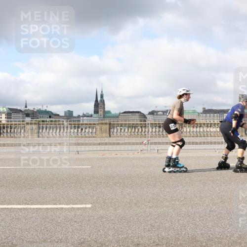 29.06.2025 - hella hamburg halbmarathon Lena Gebhardt http://msf.ph/oto/8300284 29.06.2025 09:06:20 Lombardsbrücke  meine-sportfotos.de