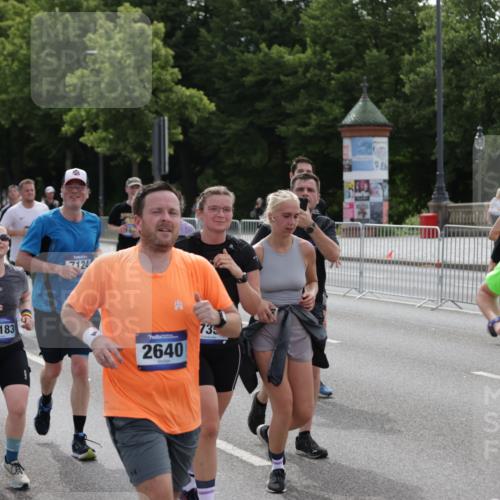 29.06.2025 - hella hamburg halbmarathon Jannik Wohlers http://msf.ph/oto/8300293 29.06.2025 10:37:10 Lombardsbrücke 1337, 2199, 2486, 2640, 2853, 3230, 3633, 5171, 5186, 5790, 5875, 6243, 6821, 6955, 7085, 7124, 7350, 7544, 7777, 8843, 9524, 10476, 10506, 10798, 10919, 11183, 11801, 11888, 12123, 12242, 12254, 12472, 12762, 12824, 12935, 14130, 14282, 14657, 16032, 16303, 16582, 16680, 16706, 16837, 17305, 17307, 17355, 17793, 17798, 17965, 18903 meine-sportfotos.de