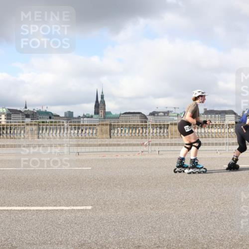 29.06.2025 - hella hamburg halbmarathon Lena Gebhardt http://msf.ph/oto/8300405 29.06.2025 09:06:20 Lombardsbrücke  meine-sportfotos.de