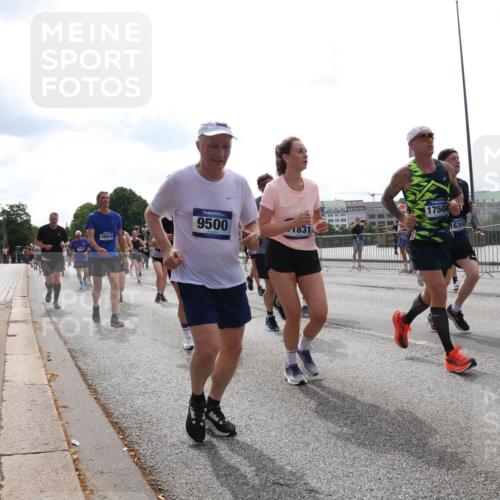 29.06.2025 - hella hamburg halbmarathon Lena Gebhardt http://msf.ph/oto/8300406 29.06.2025 10:37:03 Lombardsbrücke 18918, 17504, 9500, 1831, 16304, 1022, 1118, 1253, 1276, 1339, 1488, 1490, 1597, 1819, 1948, 1952, 1954, 2016, 2031, 2072, 2104, 2272, 2480, 2552, 2588, 3127, 3165, 3714, 3873, 3895, 4084, 4097, 4347, 4618, 4733, 4762, 4996, 5146, 5224, 5538, 5560, 5640, 5786, 5789, 5940, 6156, 6172, 6359, 6584, 6804, 7202, 7707, 7773, 8007, 8257, 8258, 8315, 8499, 8758, 8811, 8936, 8937, 9054, 9055, 9295, 9500, 9694, 13265, 15077, 17156, 18152, 18488 meine-sportfotos.de
