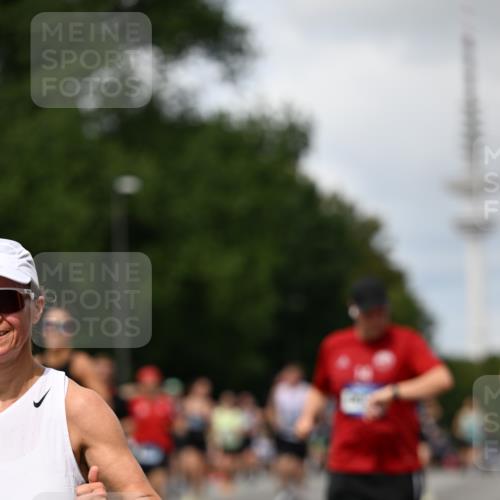 29.06.2025 - hella hamburg halbmarathon Dr. Thomas Lammeyer http://msf.ph/oto/8300442 29.06.2025 10:37:54 Kennedybrücke 1189, 1275, 1896, 2526, 2776, 3264, 3340, 3345, 3812, 3848, 4361, 4433, 4449, 4807, 4824, 4826, 5075, 5141, 5557, 5561, 5584, 5821, 5822, 5887, 6364, 6515, 6516, 6956, 7027, 7308, 7309, 7565, 7633, 7653, 7982, 8157, 8349, 8375, 8377, 8383, 8401, 8620, 9234, 9258, 9438, 9706, 9799, 9875, 9995, 10048, 10800, 11092, 11111, 11229, 11237, 11260 meine-sportfotos.de