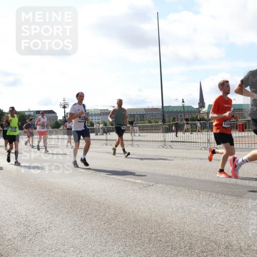 29.06.2025 - hella hamburg halbmarathon Lena Gebhardt http://msf.ph/oto/8300508 29.06.2025 09:59:33 Lombardsbrücke 6415, 5420, 6414, 12909, 1494, 16679, 1319, 1334, 1366, 1506, 1595, 1642, 1955, 2282, 2391, 2432, 2630, 2741, 2911, 3112, 3279, 3668, 3715, 4426, 4467, 4837, 4839, 5015, 5134, 5277, 5299, 5420, 5457, 5458, 5465, 5492, 5866, 6390, 6399, 6414, 6415, 6416, 7033, 7037, 7129, 7130, 7395, 7833, 7864, 8330, 8509, 8520, 8542, 8652, 8772, 8846, 8929, 9142, 9488, 9884, 9903, 9907, 9922, 9984, 10020, 10031, 10266, 11039, 11568, 11844 meine-sportfotos.de