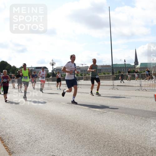 29.06.2025 - hella hamburg halbmarathon Lena Gebhardt http://msf.ph/oto/8300532 29.06.2025 09:59:33 Lombardsbrücke 6415, 6414, 1319, 1334, 1366, 1506, 1595, 1642, 1955, 2282, 2391, 2432, 2630, 2741, 2911, 3112, 3279, 3668, 3715, 4426, 4467, 4837, 4839, 5015, 5134, 5277, 5299, 5420, 5457, 5458, 5465, 5492, 5866, 6390, 6399, 6414, 6415, 6416, 7033, 7037, 7129, 7130, 7395, 7833, 7864, 8330, 8509, 8520, 8542, 8652, 8772, 8846, 8929, 9142, 9488, 9884, 9903, 9907, 9922, 9984, 10020, 10031, 10266, 11039, 11568, 11844 meine-sportfotos.de