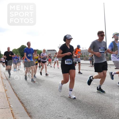 29.06.2025 - hella hamburg halbmarathon Lena Gebhardt http://msf.ph/oto/8300540 29.06.2025 10:37:04 Lombardsbrücke 18918, 16, 4996, 553, 18366, 14779, 1022, 1118, 1253, 1276, 1339, 1488, 1490, 1597, 1819, 1948, 1952, 1954, 2016, 2031, 2072, 2104, 2272, 2480, 2552, 2588, 3127, 3165, 3714, 3873, 3895, 4084, 4097, 4347, 4618, 4733, 4762, 4996, 5146, 5224, 5538, 5560, 5640, 5786, 5789, 5940, 6156, 6172, 6359, 6584, 6804, 7202, 7235, 7707, 7773, 7823, 8007, 8257, 8258, 8315, 8499, 8758, 8811, 8936, 8937, 9054, 9055, 9295, 9500, 9694, 13265, 15077, 17156, 18152, 18488 meine-sportfotos.de