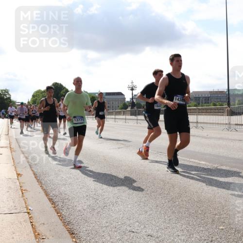 29.06.2025 - hella hamburg halbmarathon Lena Gebhardt http://msf.ph/oto/8300595 29.06.2025 09:47:01 Lombardsbrücke 13771, 144, 1642, 14385, 1053, 1396, 1407, 1411, 1577, 1889, 1959, 2243, 2563, 2836, 3005, 3790, 3935, 4740, 4944, 5048, 5152, 5193, 5660, 6032, 6305, 6683, 6915, 7080, 7466, 7622, 7628, 7831, 7867, 8312, 8323, 9376, 9508, 9519, 10477, 10771, 10927, 11055, 11304, 11370, 11661, 11898, 12204, 12447, 12899, 13148, 13199, 13493, 13494, 13729, 13771, 13972, 13991, 14069, 14310, 14385, 15902, 16811, 16957 meine-sportfotos.de