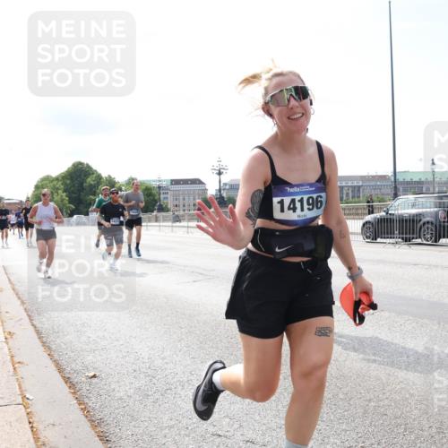 29.06.2025 - hella hamburg halbmarathon Lena Gebhardt http://msf.ph/oto/8300604 29.06.2025 10:12:09 Lombardsbrücke 1062, 1328, 1790, 1850, 1992, 2661, 3363, 3746, 4227, 4499, 5176, 5379, 5605, 6822, 6871, 6966, 7474, 7571, 9191, 9253, 9405, 9428, 9705, 10042, 10409, 10428, 10685, 11507, 11509, 11525, 11537, 11581, 11917, 12473, 13171, 13177, 13542, 13958, 14060, 14196, 14313, 14384, 14863, 14868, 15137, 15945, 16379, 16976, 17638, 17774, 18261, 18395, 18429, 18655 meine-sportfotos.de