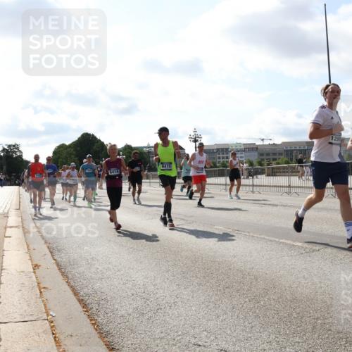 29.06.2025 - hella hamburg halbmarathon Lena Gebhardt http://msf.ph/oto/8300619 29.06.2025 09:59:34 Lombardsbrücke 6415, 5420, 6414, 1290, 1319, 1334, 1366, 1506, 1595, 1642, 1834, 1955, 2282, 2391, 2432, 2630, 2741, 2911, 3112, 3279, 3668, 3715, 4426, 4467, 4837, 4839, 5015, 5134, 5277, 5299, 5420, 5457, 5458, 5465, 5492, 5866, 6202, 6390, 6399, 6414, 6415, 6416, 7033, 7037, 7129, 7130, 7395, 7833, 7864, 8330, 8509, 8520, 8542, 8652, 8772, 8846, 8929, 9142, 9488, 9884, 9903, 9907, 9922, 9984, 10020, 10031, 10266, 11039, 11568, 11844 meine-sportfotos.de