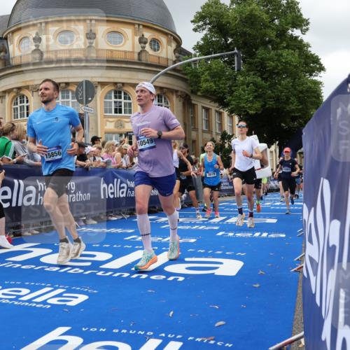 29.06.2025 - hella hamburg halbmarathon Strokosch-Dieckow http://msf.ph/oto/8300622 29.06.2025 10:53:38 Ziel 1030, 1098, 1502, 1783, 2058, 2082, 2518, 2630, 3399, 3819, 5399, 6628, 6762, 6877, 8285, 8335, 10549, 10895, 11588, 11589, 11604, 12632, 13865, 14702, 14818, 15061, 15113, 15441, 15497, 15856, 16092, 17482, 18143, 18450, 18514, 18612, 18666, 18715 meine-sportfotos.de