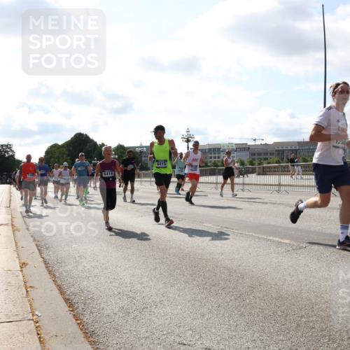 29.06.2025 - hella hamburg halbmarathon Lena Gebhardt http://msf.ph/oto/8300646 29.06.2025 09:59:34 Lombardsbrücke 5420, 6414, 6415, 15269, 1290, 1319, 1334, 1366, 1506, 1595, 1642, 1834, 1955, 2282, 2391, 2432, 2630, 2741, 2911, 3112, 3279, 3668, 3715, 4426, 4467, 4837, 4839, 5015, 5134, 5277, 5299, 5420, 5457, 5458, 5465, 5492, 5866, 6202, 6390, 6399, 6414, 6415, 6416, 7033, 7037, 7129, 7130, 7395, 7833, 7864, 8330, 8509, 8520, 8542, 8652, 8772, 8846, 8929, 9142, 9488, 9884, 9903, 9907, 9922, 9984, 10020, 10031, 10266, 11039, 11568, 11844 meine-sportfotos.de