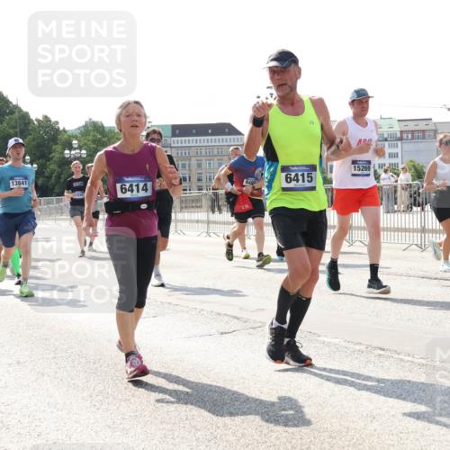 29.06.2025 - hella hamburg halbmarathon Lena Gebhardt http://msf.ph/oto/8300662 29.06.2025 09:59:35 Lombardsbrücke 12912, 9142, 1820, 13841, 6414, 6415, 15269, 1319, 1334, 1366, 1506, 1595, 1642, 1834, 1955, 2282, 2391, 2432, 2630, 2741, 2911, 3112, 3279, 3668, 3715, 3836, 4426, 4467, 4837, 4839, 5015, 5134, 5277, 5299, 5420, 5457, 5458, 5465, 5492, 5866, 6202, 6390, 6414, 6415, 6416, 7033, 7037, 7129, 7130, 7395, 7833, 7864, 8330, 8509, 8520, 8542, 8652, 8772, 8846, 8929, 9142, 9488, 9884, 9903, 9907, 9922, 9984, 10020, 10031, 10266, 11039, 11568, 11844 meine-sportfotos.de