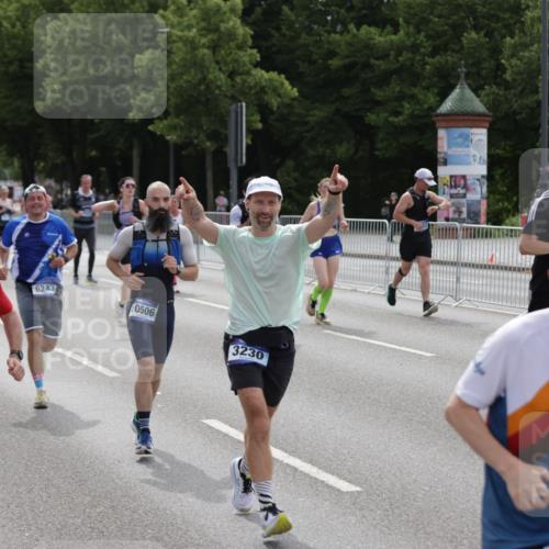 29.06.2025 - hella hamburg halbmarathon Jannik Wohlers http://msf.ph/oto/8300670 29.06.2025 10:37:14 Lombardsbrücke 1475, 2199, 2640, 2853, 3230, 3633, 5171, 5186, 5522, 5875, 6243, 6821, 6955, 7124, 7321, 7350, 7777, 9247, 9288, 9895, 10159, 10476, 10506, 10919, 11183, 11801, 11882, 11888, 12123, 12242, 12254, 12472, 12824, 14130, 14657, 16032, 16582, 16680, 16706, 16837, 17355, 17793, 17798, 18317, 18319, 18903 meine-sportfotos.de