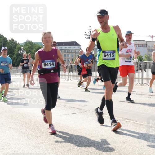 29.06.2025 - hella hamburg halbmarathon Lena Gebhardt http://msf.ph/oto/8300700 29.06.2025 09:59:35 Lombardsbrücke 912, 9142, 1820, 13841, 11039, 6414, 9489, 6415, 15269, 1319, 1334, 1366, 1506, 1595, 1642, 1834, 1955, 2282, 2391, 2432, 2630, 2741, 2911, 3112, 3279, 3668, 3715, 3836, 4426, 4467, 4837, 4839, 5015, 5134, 5277, 5299, 5420, 5457, 5458, 5465, 5492, 5866, 6202, 6390, 6414, 6415, 6416, 7033, 7037, 7129, 7130, 7395, 7833, 7864, 8330, 8509, 8520, 8542, 8652, 8772, 8846, 8929, 9142, 9488, 9884, 9903, 9907, 9922, 9984, 10020, 10031, 10266, 11039, 11568, 11844 meine-sportfotos.de