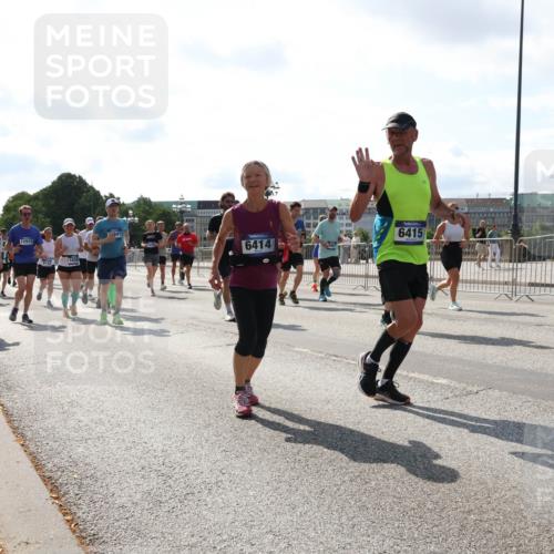 29.06.2025 - hella hamburg halbmarathon Lena Gebhardt http://msf.ph/oto/8300763 29.06.2025 09:59:35 Lombardsbrücke 5420, 12912, 1820, 53841, 6415, 6414, 1319, 1334, 1366, 1506, 1595, 1642, 1834, 1955, 2282, 2391, 2432, 2630, 2741, 2911, 3112, 3279, 3668, 3715, 3836, 4426, 4467, 4837, 4839, 5015, 5134, 5277, 5299, 5420, 5457, 5458, 5465, 5492, 5866, 6202, 6390, 6414, 6415, 6416, 7033, 7037, 7129, 7130, 7395, 7833, 7864, 8330, 8509, 8520, 8542, 8652, 8772, 8846, 8929, 9142, 9488, 9884, 9903, 9907, 9922, 9984, 10020, 10031, 10266, 11039, 11568, 11844 meine-sportfotos.de