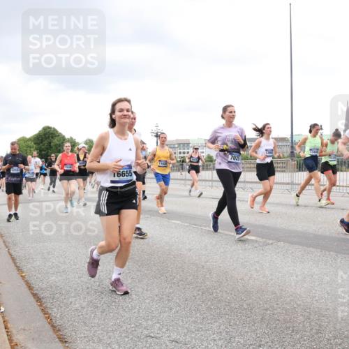 29.06.2025 - hella hamburg halbmarathon Lena Gebhardt http://msf.ph/oto/8300771 29.06.2025 10:56:23 Lombardsbrücke 1544, 12551, 16655, 11628, 13405, 7025, 8517, 1047, 1113, 1738, 1909, 2095, 2143, 2307, 2793, 2887, 2915, 2991, 3257, 3268, 3438, 3520, 3614, 3675, 3676, 3953, 3987, 4083, 4354, 4473, 4773, 4836, 5237, 5306, 5438, 5580, 5693, 5757, 5911, 5994, 6494, 6690, 6968, 7025, 7028, 7090, 7307, 7516, 7616, 7711, 8005, 8108, 8305, 8517, 8606, 8766, 8939, 8943, 9383, 9435, 9606, 9838, 9910, 9948, 9953, 10555, 10569, 10571, 10640, 10740, 10784, 10987 meine-sportfotos.de