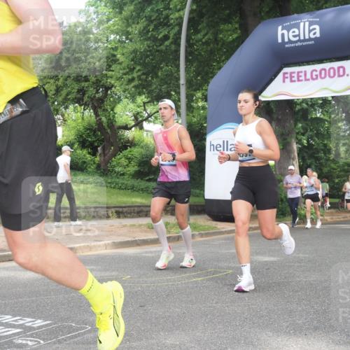 29.06.2025 - hella hamburg halbmarathon KatJ http://msf.ph/oto/8300811 29.06.2025 10:43:16 Zwischen KM18-KM19 1180, 4868, 6591, 6720, 8330, 8393 meine-sportfotos.de