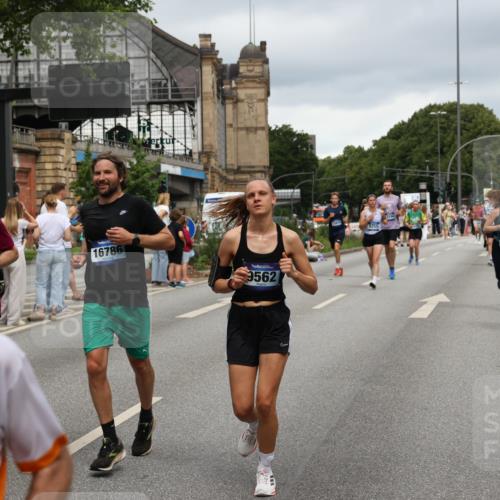 29.06.2025 - hella hamburg halbmarathon Yannick Fuchs http://msf.ph/oto/8300832 29.06.2025 10:49:50 20KM 1130, 1180, 1193, 2982, 3042, 3048, 3058, 3668, 4951, 5287, 5465, 5672, 6569, 6591, 6924, 7594, 7742, 8255, 8311, 8639, 8863, 9361, 9562, 11039, 11309, 11638, 12196, 12515, 13474, 14363, 14365, 14461, 15184, 15818, 15884, 16176, 16375, 16401, 16434, 16521, 16625, 16786, 17259, 17615, 17640, 17642, 17734, 18064, 18125, 18212, 18325, 18340, 18495, 18634, 18741, 18746, 18835, 19120, 19152 meine-sportfotos.de