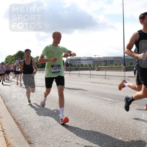 29.06.2025 - hella hamburg halbmarathon Lena Gebhardt http://msf.ph/oto/8300869 29.06.2025 09:47:02 Lombardsbrücke 13771, 14385, 1053, 1396, 1407, 1411, 1577, 1959, 2243, 2563, 2836, 3005, 3790, 3935, 4740, 4944, 5048, 5152, 5193, 5660, 6032, 6305, 6473, 6683, 6915, 7080, 7466, 7622, 7628, 7831, 7867, 8312, 8323, 9376, 9508, 9519, 10477, 10771, 10927, 11055, 11304, 11370, 11661, 11898, 12204, 12447, 12899, 13148, 13199, 13493, 13494, 13729, 13771, 13972, 13991, 14069, 14310, 14385, 15902, 16811, 16957 meine-sportfotos.de