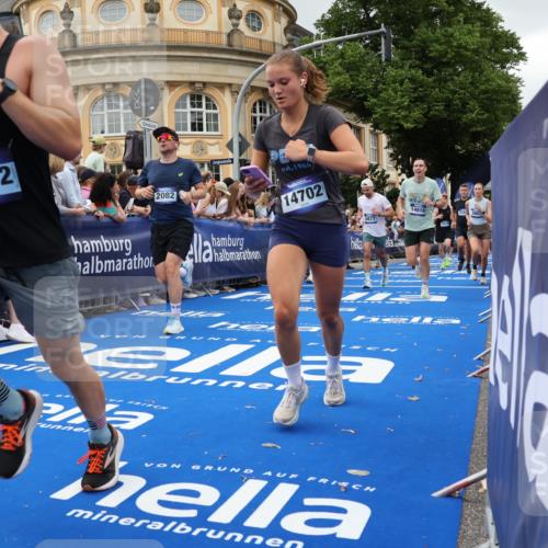 29.06.2025 - hella hamburg halbmarathon Strokosch-Dieckow http://msf.ph/oto/8300905 29.06.2025 10:53:45 Ziel 1422, 1706, 1870, 2058, 2082, 2518, 5399, 5607, 6260, 6877, 7177, 8285, 8335, 9922, 10529, 10891, 10895, 11588, 11589, 11604, 12413, 13865, 14026, 14702, 14818, 15061, 15441, 15502, 16092, 16538, 17482, 17740, 18143, 18249, 18418, 18487, 18514, 18759, 18915, 19177 meine-sportfotos.de