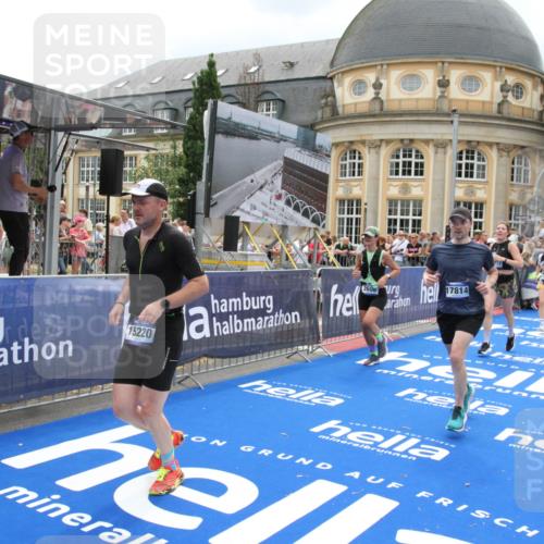 29.06.2025 - hella hamburg halbmarathon Michael Strokosch http://msf.ph/oto/8300908 29.06.2025 10:57:44 Ziel 1239, 1715, 1719, 2606, 7833, 10133, 12774, 13523, 14571, 14951, 15217, 15220, 16418, 17201, 17455, 17769, 17814, 18388, 18508, 18985 meine-sportfotos.de
