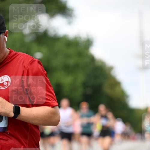 29.06.2025 - hella hamburg halbmarathon Dr. Thomas Lammeyer http://msf.ph/oto/8300909 29.06.2025 10:37:58 Kennedybrücke 1189, 1275, 1896, 2038, 2526, 2776, 3264, 3340, 3345, 3848, 4361, 4433, 4449, 4807, 4824, 4826, 5075, 5141, 5557, 5561, 5584, 5821, 5822, 5887, 6364, 6515, 6516, 6956, 7027, 7565, 7633, 7653, 7982, 8157, 8277, 8349, 8375, 8377, 8383, 8401, 8620, 9234, 9258, 9438, 9706, 9799, 9875, 9995, 10048, 10561, 10800, 11092, 11111, 11229, 11237, 11260 meine-sportfotos.de