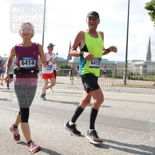 29.06.2025 - hella hamburg halbmarathon Lena Gebhardt http://msf.ph/oto/8300915 29.06.2025 09:59:36 Lombardsbrücke 15524, 6414, 15269, 6415, 1319, 1334, 1366, 1506, 1595, 1642, 1834, 1955, 2282, 2391, 2432, 2630, 2741, 2911, 3112, 3279, 3668, 3715, 3836, 4426, 4467, 4837, 4839, 5015, 5134, 5277, 5299, 5420, 5457, 5458, 5465, 5492, 5866, 6202, 6390, 6414, 6415, 6416, 7033, 7037, 7129, 7130, 7395, 7833, 7864, 8330, 8509, 8520, 8542, 8652, 8772, 8846, 8929, 9142, 9488, 9903, 9907, 9922, 9984, 10020, 10031, 10266, 11039, 11568, 11844 meine-sportfotos.de