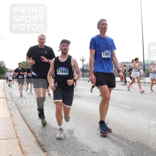 29.06.2025 - hella hamburg halbmarathon Lena Gebhardt http://msf.ph/oto/8300942 29.06.2025 10:37:06 Lombardsbrücke 1339, 17840, 18918, 3165, 1022, 1118, 1253, 1276, 1337, 1339, 1488, 1490, 1597, 1819, 1948, 1952, 1954, 2016, 2031, 2072, 2104, 2272, 2480, 2486, 2552, 2588, 3127, 3165, 3714, 3873, 3895, 4084, 4097, 4347, 4618, 4733, 4762, 4996, 5146, 5224, 5538, 5560, 5640, 5786, 5789, 5940, 6156, 6172, 6359, 6584, 6804, 7085, 7202, 7235, 7707, 7773, 7823, 8007, 8257, 8258, 8315, 8499, 8758, 8811, 8936, 8937, 9054, 9055, 9295, 9500, 9694, 13265, 15077, 18488 meine-sportfotos.de