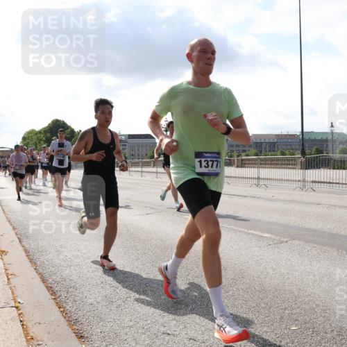 29.06.2025 - hella hamburg halbmarathon Lena Gebhardt http://msf.ph/oto/8300944 29.06.2025 09:47:02 Lombardsbrücke 13771, 88, 88, 888, 88, 35, 1053, 1396, 1407, 1411, 1577, 1959, 2243, 2563, 2836, 3005, 3790, 3935, 4740, 4944, 5048, 5152, 5193, 5660, 6032, 6305, 6473, 6683, 6915, 7080, 7466, 7622, 7628, 7831, 7867, 8312, 8323, 9376, 9508, 9519, 10477, 10771, 10927, 11055, 11304, 11370, 11661, 11898, 12204, 12447, 12899, 13148, 13199, 13493, 13494, 13729, 13771, 13972, 13991, 14069, 14310, 14385, 15902, 16811, 16957 meine-sportfotos.de
