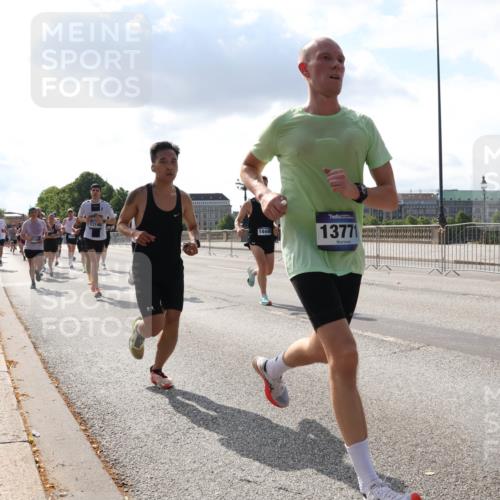 29.06.2025 - hella hamburg halbmarathon Lena Gebhardt http://msf.ph/oto/8300991 29.06.2025 09:47:02 Lombardsbrücke 13771, 88888, 1053, 1396, 1407, 1411, 1577, 1959, 2243, 2563, 2836, 3005, 3790, 3935, 4740, 4944, 5048, 5152, 5193, 5660, 6032, 6305, 6473, 6683, 6915, 7080, 7466, 7622, 7628, 7831, 7867, 8312, 8323, 9376, 9508, 9519, 10477, 10771, 10927, 11055, 11304, 11370, 11661, 11898, 12204, 12447, 12899, 13148, 13199, 13493, 13494, 13729, 13771, 13972, 13991, 14069, 14310, 14385, 15902, 16811, 16957 meine-sportfotos.de