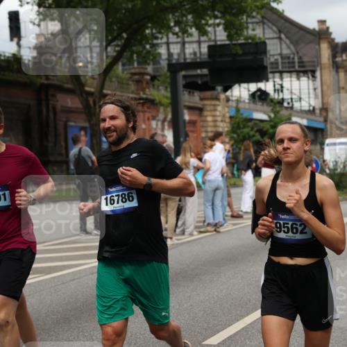 29.06.2025 - hella hamburg halbmarathon Yannick Fuchs http://msf.ph/oto/8300998 29.06.2025 10:49:51 20KM 1130, 1180, 1193, 2982, 3042, 3048, 3058, 3668, 4951, 5287, 5465, 5672, 6569, 6591, 6924, 7594, 7742, 8255, 8311, 8330, 8639, 8863, 9361, 9562, 11039, 11143, 11309, 11638, 12196, 12515, 13474, 14363, 14365, 14461, 15184, 15818, 15884, 16375, 16401, 16434, 16521, 16625, 16786, 17259, 17615, 17640, 17642, 18064, 18125, 18212, 18325, 18340, 18495, 18634, 18741, 18746, 18835, 19120, 19152 meine-sportfotos.de