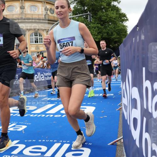 29.06.2025 - hella hamburg halbmarathon Strokosch-Dieckow http://msf.ph/oto/8301000 29.06.2025 10:53:49 Ziel 1422, 1706, 1870, 2082, 2518, 5607, 6260, 6481, 6877, 7177, 7395, 7918, 7973, 8285, 8335, 9922, 10529, 10891, 12413, 13032, 14026, 14175, 14702, 14818, 15502, 16477, 16538, 17740, 18249, 18418, 18487, 18514, 18759, 18831, 18879, 18915, 19177 meine-sportfotos.de