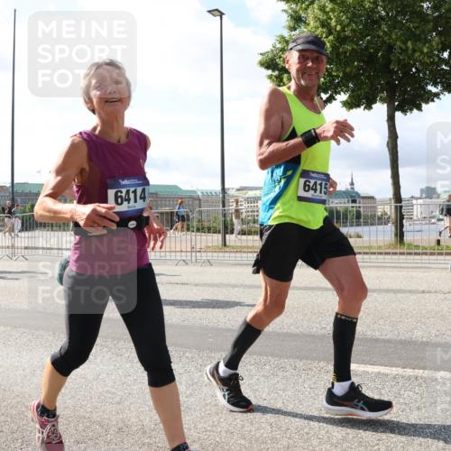 29.06.2025 - hella hamburg halbmarathon Lena Gebhardt http://msf.ph/oto/8301009 29.06.2025 09:59:36 Lombardsbrücke 6414, 6415, 1319, 1334, 1366, 1506, 1595, 1642, 1834, 1955, 2282, 2391, 2432, 2630, 2741, 2911, 3112, 3279, 3668, 3715, 3836, 4426, 4467, 4837, 4839, 5015, 5134, 5277, 5299, 5420, 5457, 5458, 5465, 5492, 5866, 6202, 6390, 6414, 6415, 6416, 7033, 7037, 7129, 7130, 7395, 7833, 7864, 8330, 8509, 8520, 8542, 8652, 8772, 8846, 8929, 9142, 9488, 9903, 9907, 9922, 9984, 10020, 10031, 10266, 11039, 11568, 11844 meine-sportfotos.de
