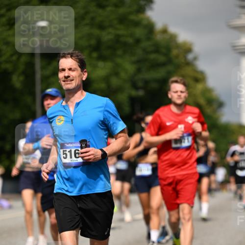 29.06.2025 - hella hamburg halbmarathon Dr. Thomas Lammeyer http://msf.ph/oto/8301028 29.06.2025 10:16:23 Kennedybrücke 1249, 1610, 1785, 1850, 1851, 2963, 2964, 3182, 3248, 3262, 3363, 4453, 5150, 5166, 5176, 6822, 6871, 7014, 7907, 8206, 8207, 8917, 8971, 9428, 10067, 10402, 10685, 11025 meine-sportfotos.de
